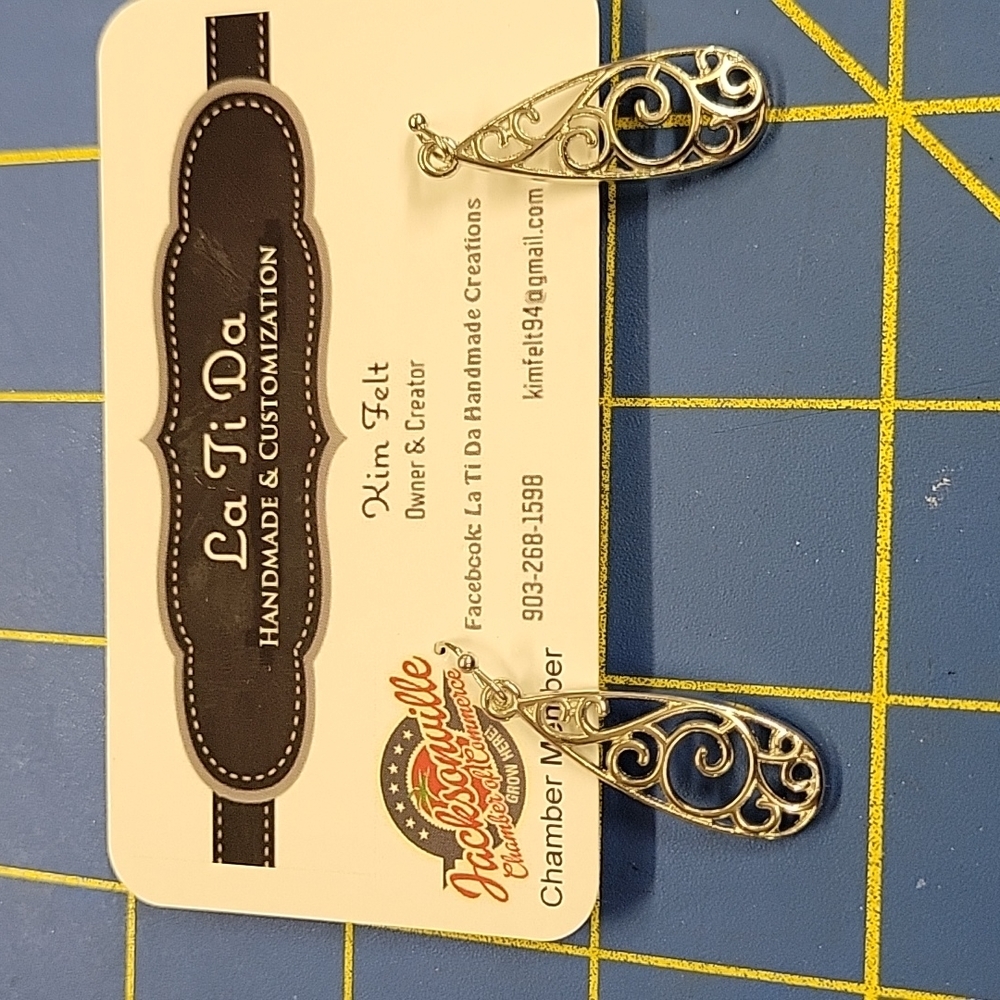 Silver Tone Filigree Tear Drop Dangle Earrings 12$